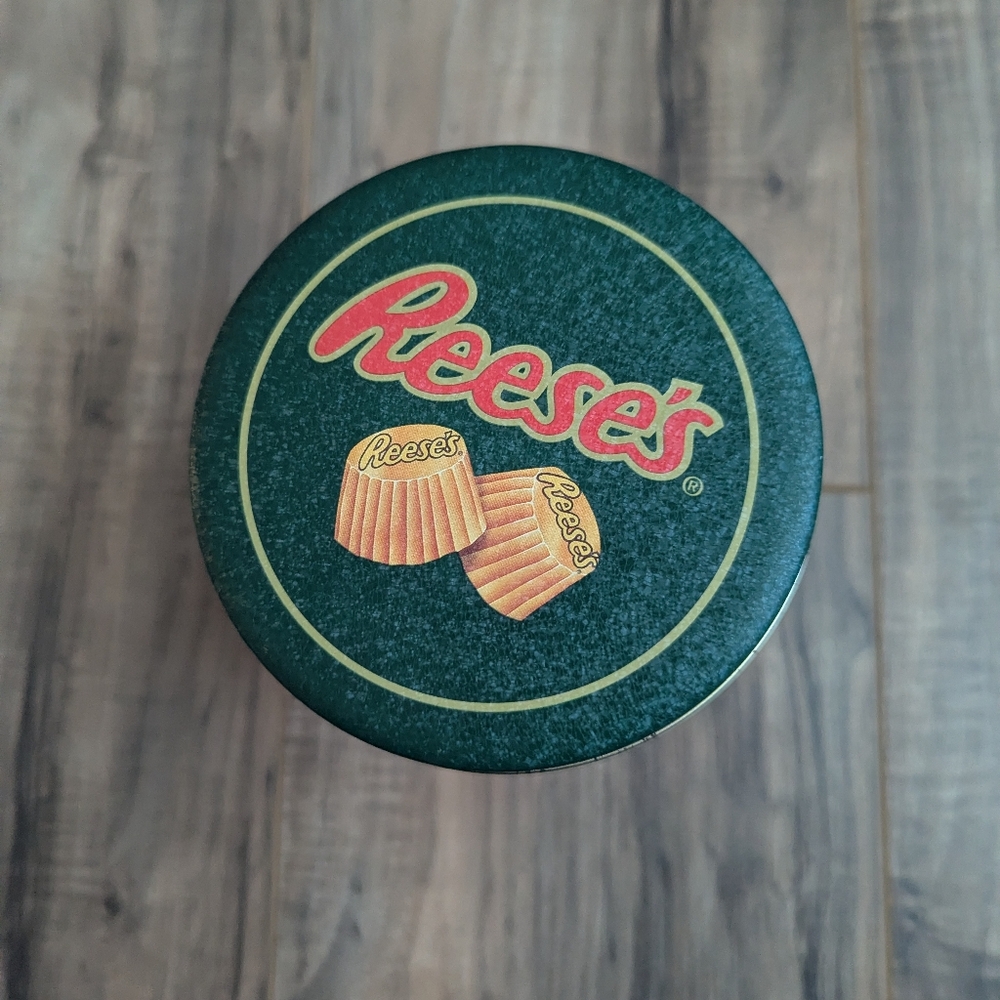 Hershey's Hometown Series Tin #12 Reese's. 1994 Made In USA
